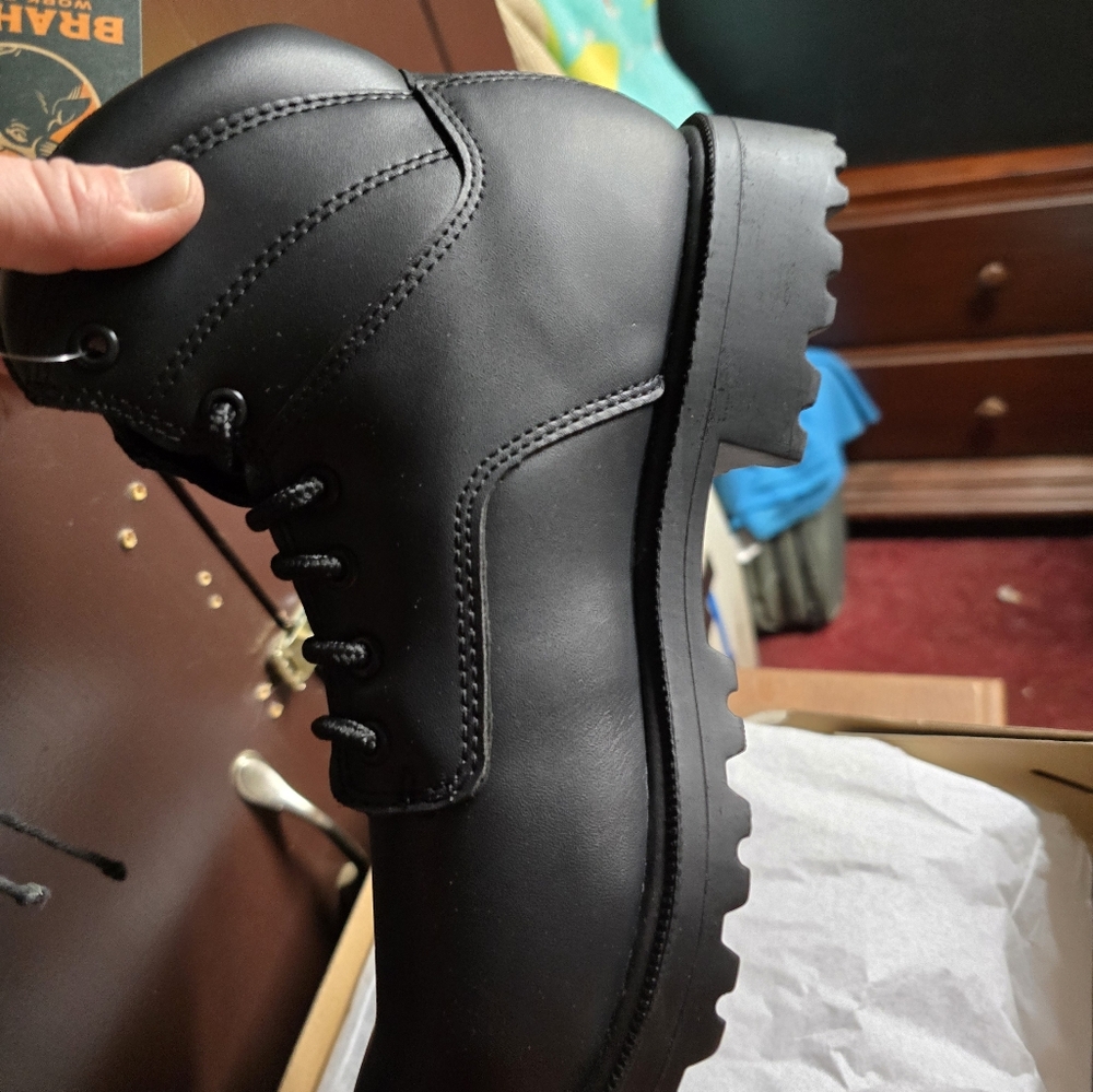 NWT mens  boots